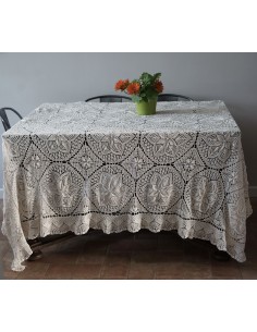 COPRITAVOLO REALIZZATO A MANO AI FERRI