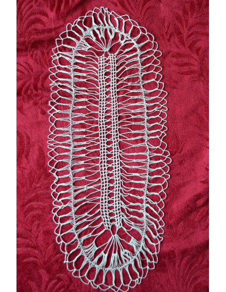  CENTRO REALIZZATO A MANO AD UNCINETTO 45x20 cm