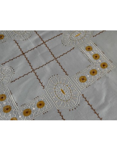 TOVAGLIETTA  RICAMATA A MANO 98x98 cm