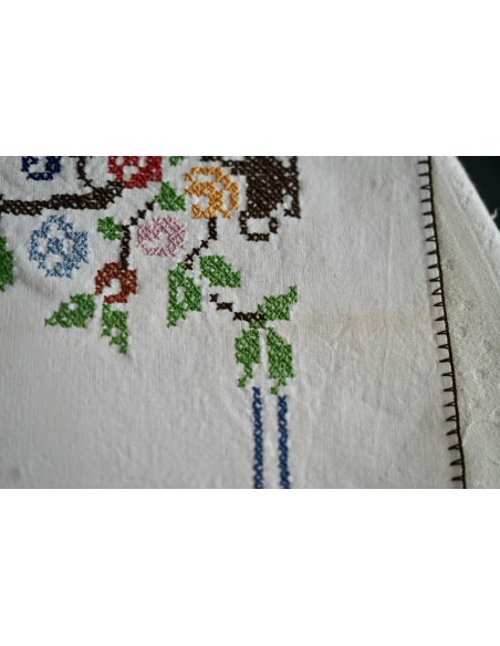 ANTICA TOVAGLIA  RICAMATA A MANO 150x130 cm