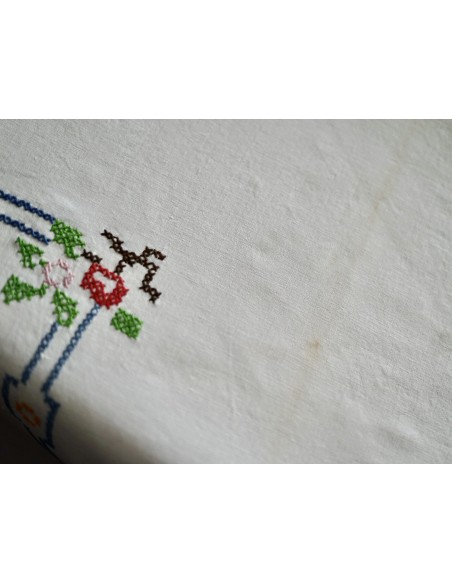 ANTICA TOVAGLIA  RICAMATA A MANO 150x130 cm