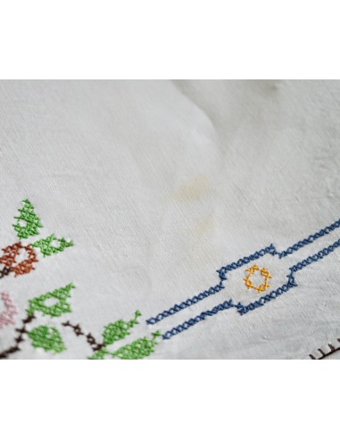 ANTICA TOVAGLIA  RICAMATA A MANO 150x130 cm