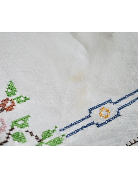 ANTICA TOVAGLIA  RICAMATA A MANO 150x130 cm