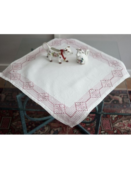 ANTICA TOVAGLIETTA  RICAMATA A MANO 62x62 cm