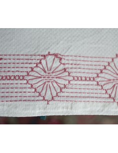 ANTICA TOVAGLIETTA  RICAMATA A MANO 62x62 cm 2