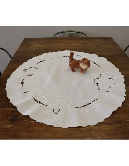 TOVAGLIETTA  RICAMATA A MANO diam. 72cm