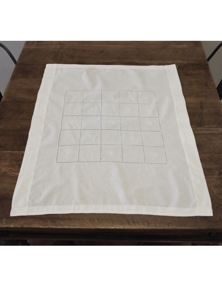 TENDINA RICAMATA A MANO  63x79cm