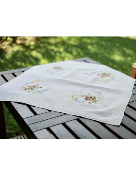 TOVAGLIETTA PASQUALE RICAMATA A MANO 70x70 cm