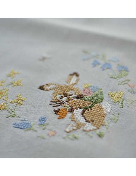 TOVAGLIETTA PASQUALE RICAMATA A MANO 70x70 cm