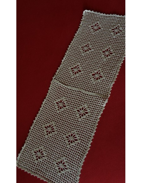  CENTRO REALIZZATO A MANO AD UNCINETTO 50x16cm