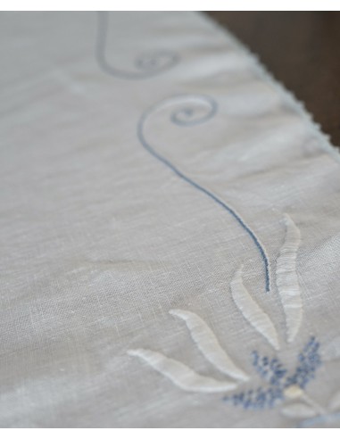 ANTICA TOVAGLIA  RICAMATA A MANO 125x125 cm