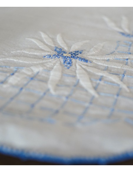 ANTICA TOVAGLIA  RICAMATA A MANO 125x125 cm