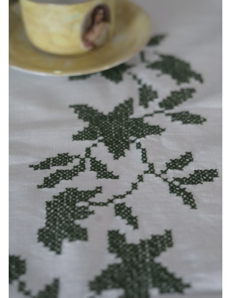 TOVAGLIETTA  RICAMATA A MANO 90x90 cm