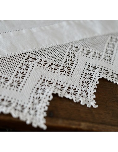 ANTICA TOVAGLIETTA CON UNCINETTO 110x110 cm