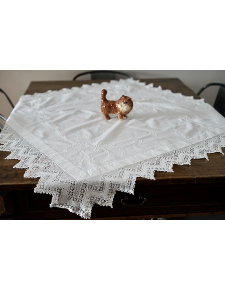 ANTICA TOVAGLIETTA CON UNCINETTO 110x110 cm