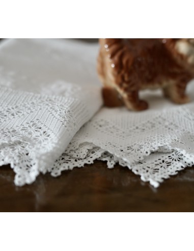 ANTICA TOVAGLIETTA CON UNCINETTO 110x110 cm