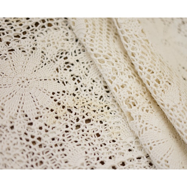 TOVAGLIA / COPRITAVOLO REALIZZATO MANO AD...