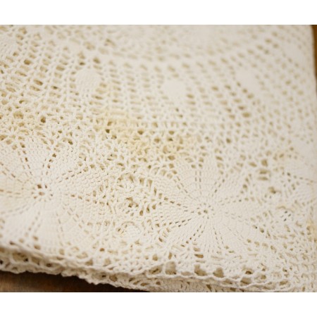 TOVAGLIA / COPRITAVOLO REALIZZATO MANO AD UNCINETTO diam. 150 cm