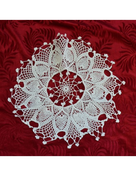  CENTRO REALIZZATO A MANO AD UNCINETTO diam.46 cm