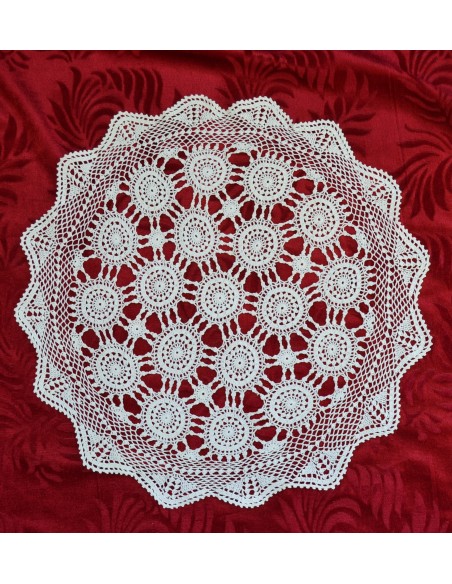 CENTRO REALIZZATO A MANO AD UNCINETTO diam.47 cm
