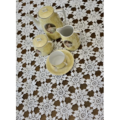 TOVAGLIA / COPRITAVOLO REALIZZATO MANO AD UNCINETTO... 2