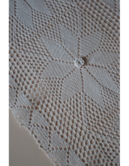  CENTRO REALIZZATO A MANO AD UNCINETTO 84x34cm