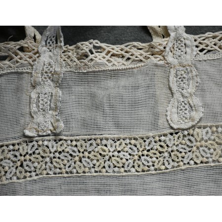 ANTICA BORSETTA RICAMATA