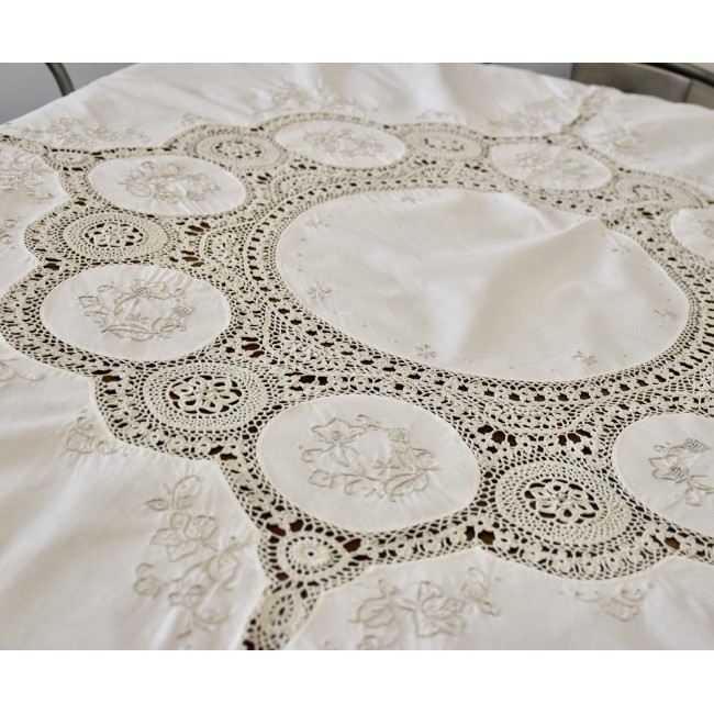 TOVAGLIA / COPRITAVOLO REALIZZATO MANO AD...