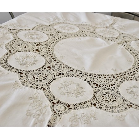 TOVAGLIA / COPRITAVOLO REALIZZATO MANO AD UNCINETTO diam. 150 cm