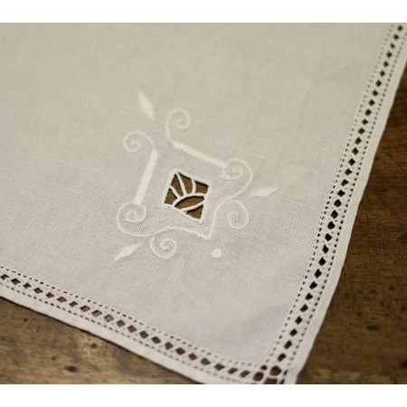 TOVAGLIETTA  RICAMATA A MANO 58x58 cm
