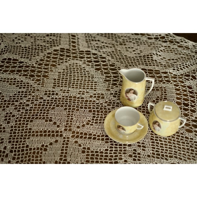 COPRITAVOLO REALIZZATO A MANO UNCINETTO  diam....