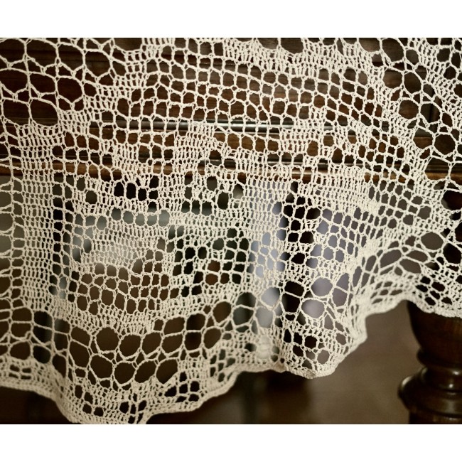 COPRITAVOLO REALIZZATO A MANO UNCINETTO  diam....