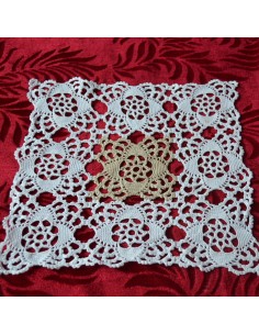  CENTRO REALIZZATO A MANO AD UNCINETTO 27x27cm