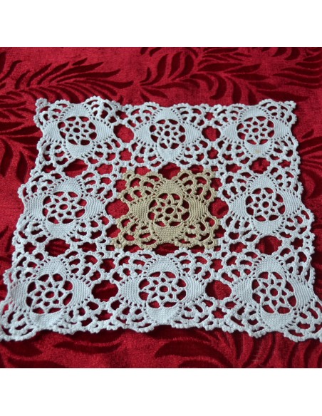  CENTRO REALIZZATO A MANO AD UNCINETTO 27x27cm