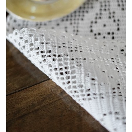 CENTRO REALIZZATO A MANO AD UNCINETTO 55x29 cm