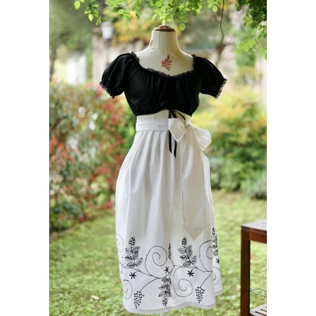 GREMBIULE RICAMATO IN STILE TIROLESE