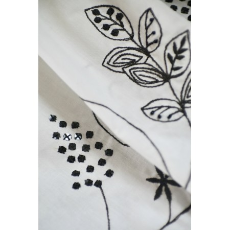 GREMBIULE RICAMATO IN STILE TIROLESE