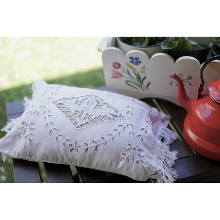 ANTICA FEDERINA CON MERLETTO AD AGO