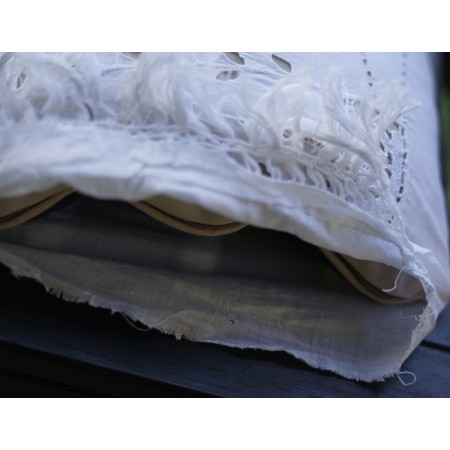 ANTICA FEDERINA CON MERLETTO AD AGO