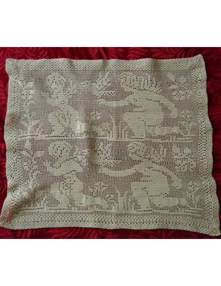  CENTRO REALIZZATO A MANO AD UNCINETTO 64x52cm