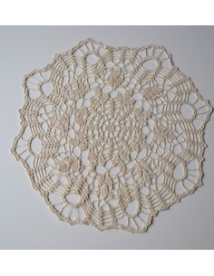  CENTRO REALIZZATO A MANO AD UNCINETTO  diam.55cm