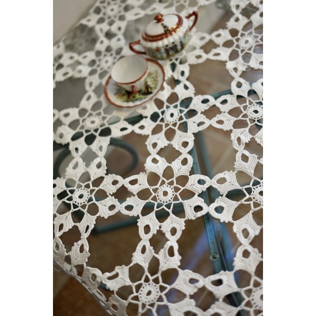 CENTRO REALIZZATO A MANO AD UNCINETTO 90x70 cm