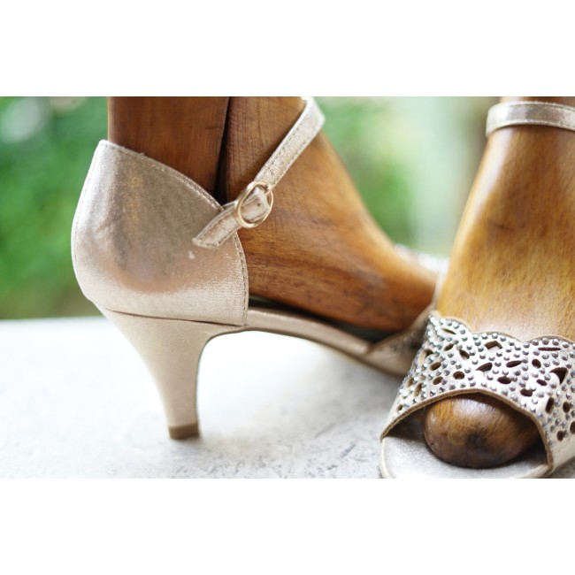 SCARPE SANDALI PELLE ORO   N° 39  8 e1/2