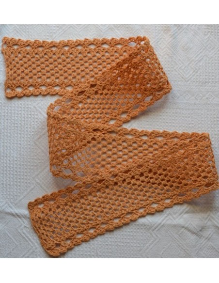 PIZZO REALIZZATO A MANO AD UNCINETTO