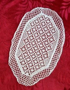  CENTRO REALIZZATO A MANO AD UNCINETTO 36x22cm 