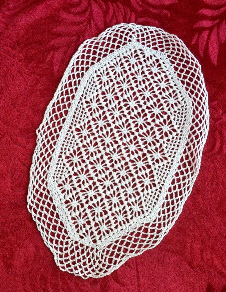  CENTRO REALIZZATO A MANO AD UNCINETTO 36x22cm 