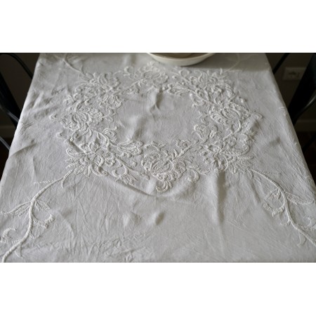 ANTICA TOVAGLIA  RICAMATA A MANO CON TOMBOLO 160x120 cm