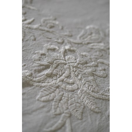 ANTICA TOVAGLIA  RICAMATA A MANO CON TOMBOLO 160x120 cm