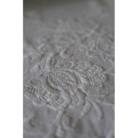 ANTICA TOVAGLIA  RICAMATA A MANO CON TOMBOLO 160x120 cm