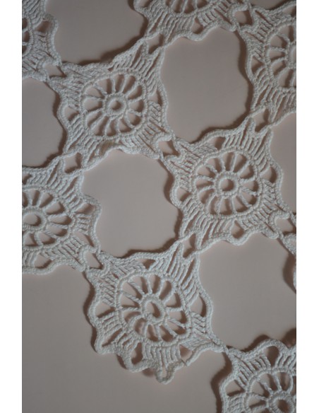  CENTRO CREMA REALIZZATO A MANO AD UNCINETTO 98x41 cm